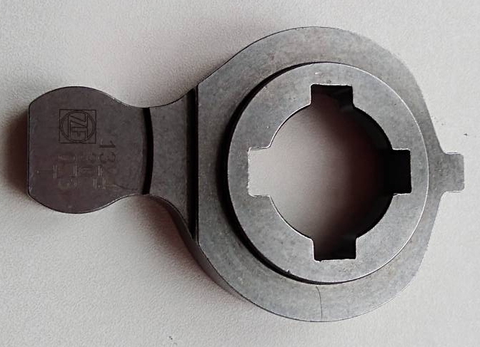 Поводок включения 1/2 передачи кпп ZF 9S 1324307073